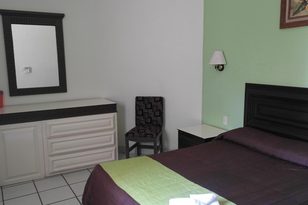 Hotel El Roble Tuxtla Gutiérrez Exteriör bild