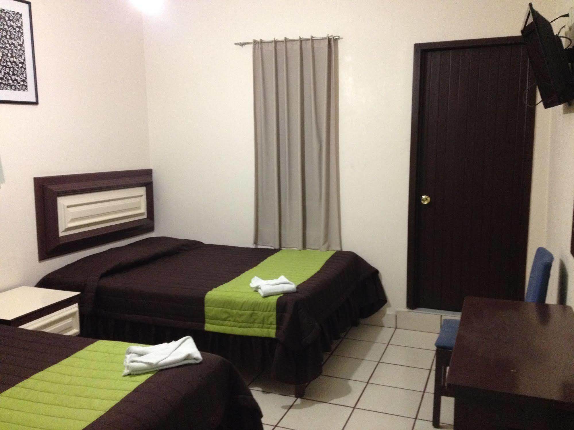 Hotel El Roble Tuxtla Gutiérrez Exteriör bild