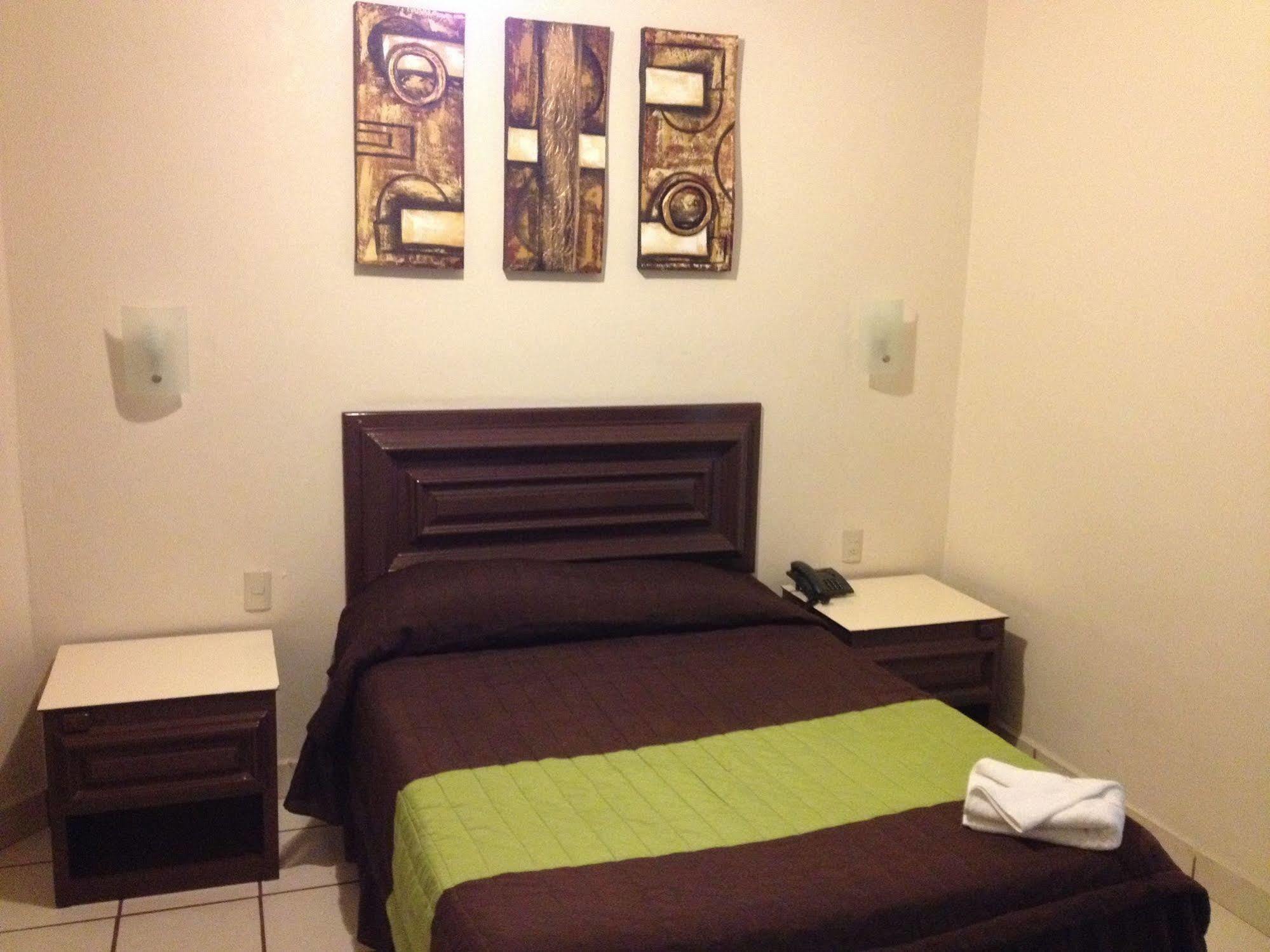 Hotel El Roble Tuxtla Gutiérrez Exteriör bild