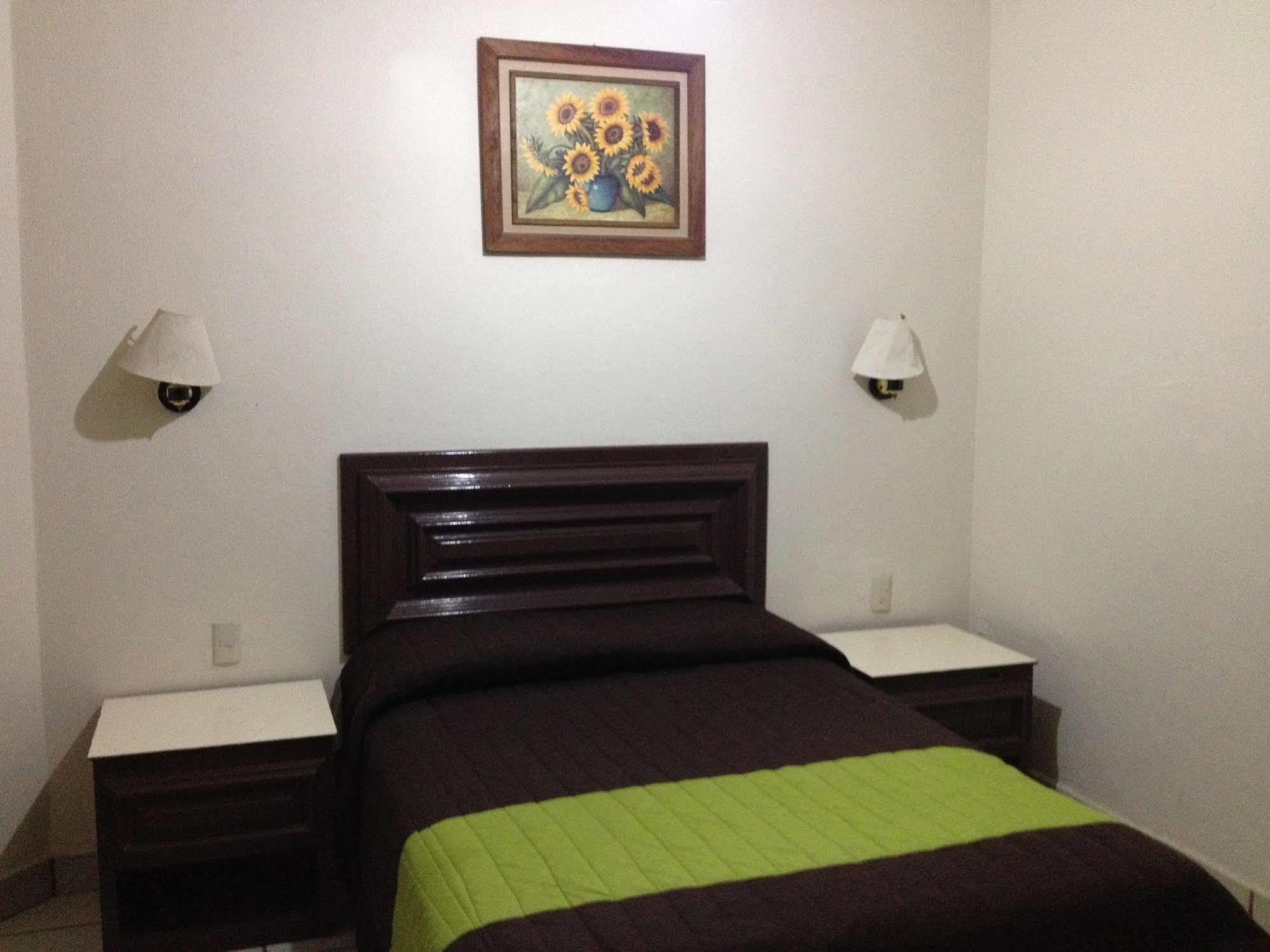 Hotel El Roble Tuxtla Gutiérrez Exteriör bild